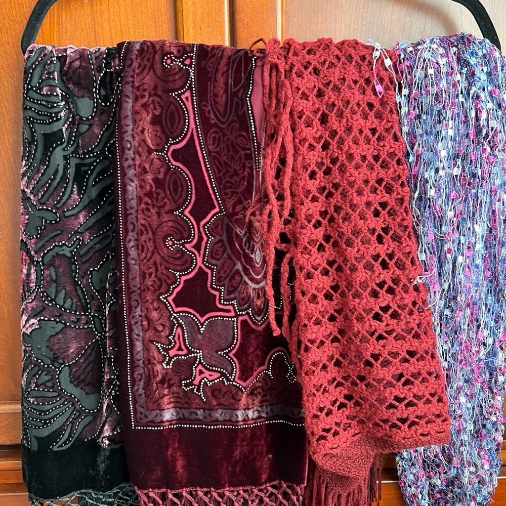 Wraps/scarves
